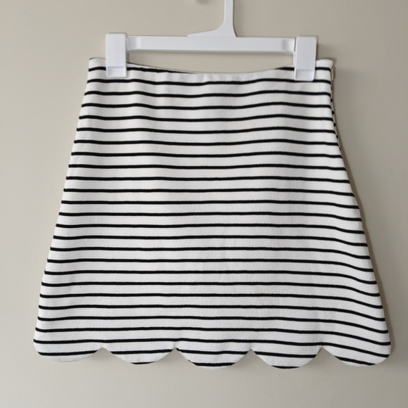 Design Lab Lord Taylor Sz Small Striped Mini‎ Skirt Scalloped Hem White Black - Picture 2 of 6